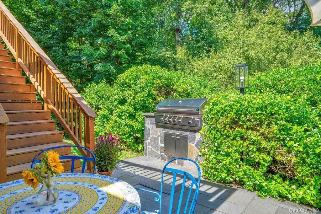 14 Leatherstocking Lane Mamaroneck NY 10543