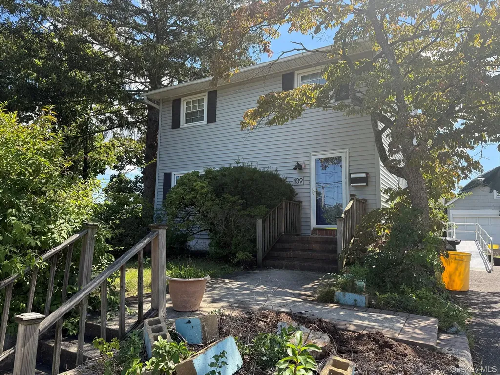 109 Cherry Drive W Plainview NY 11803