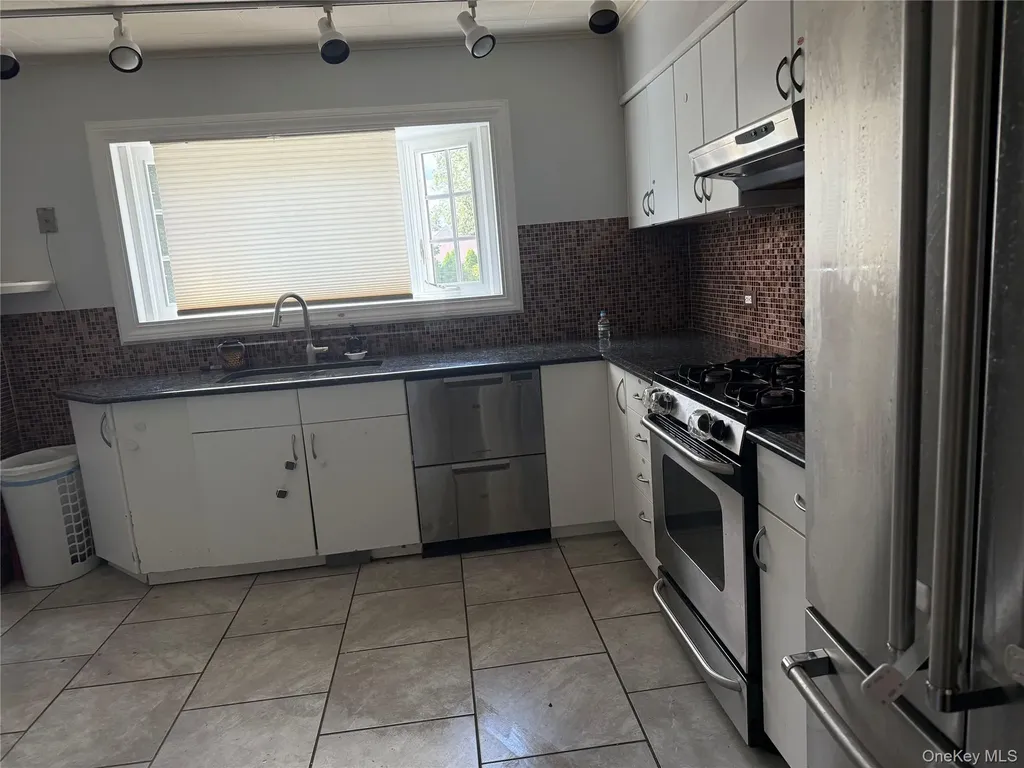 109 Cherry Drive W Plainview NY 11803