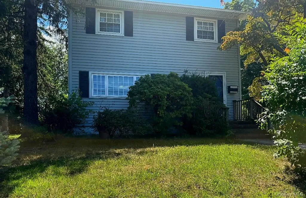 109 Cherry Drive W Plainview NY 11803