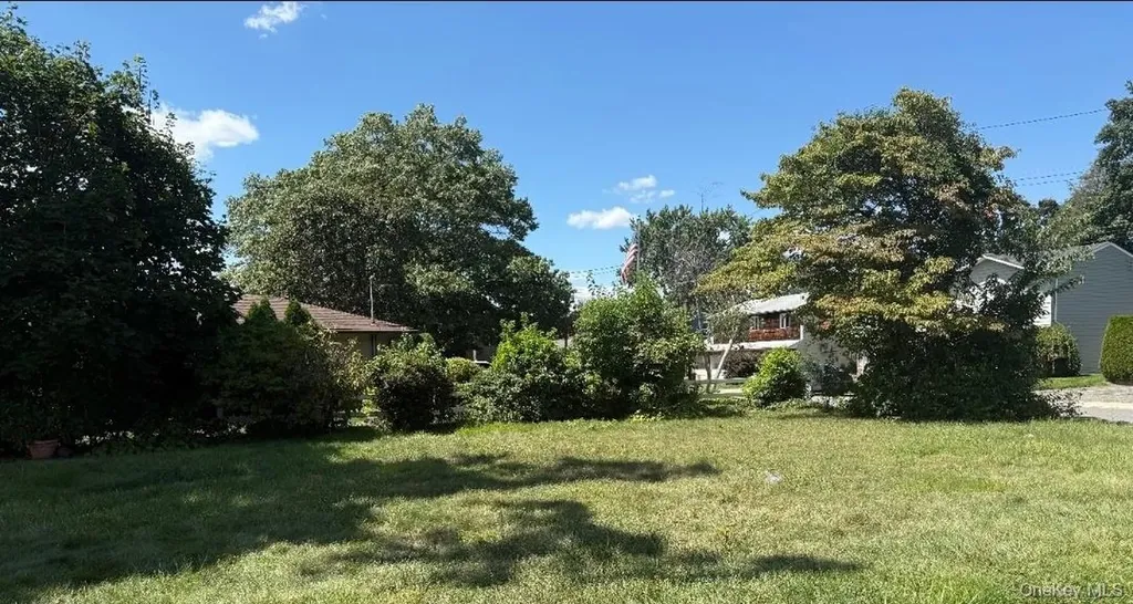 109 Cherry Drive W Plainview NY 11803