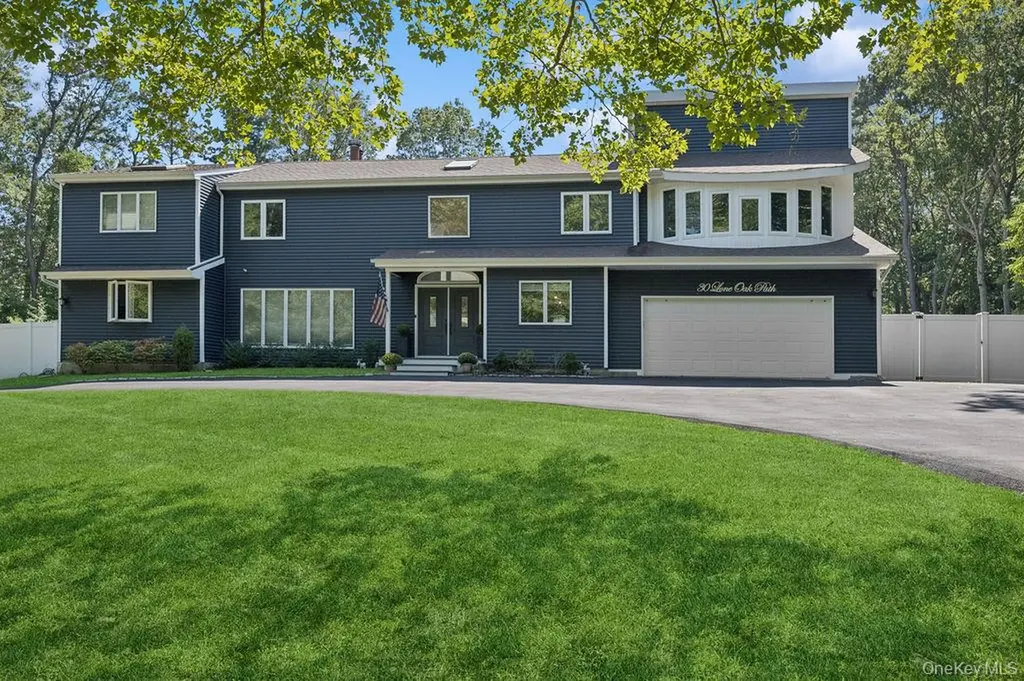30 Lone Oak Path Smithtown NY 11787