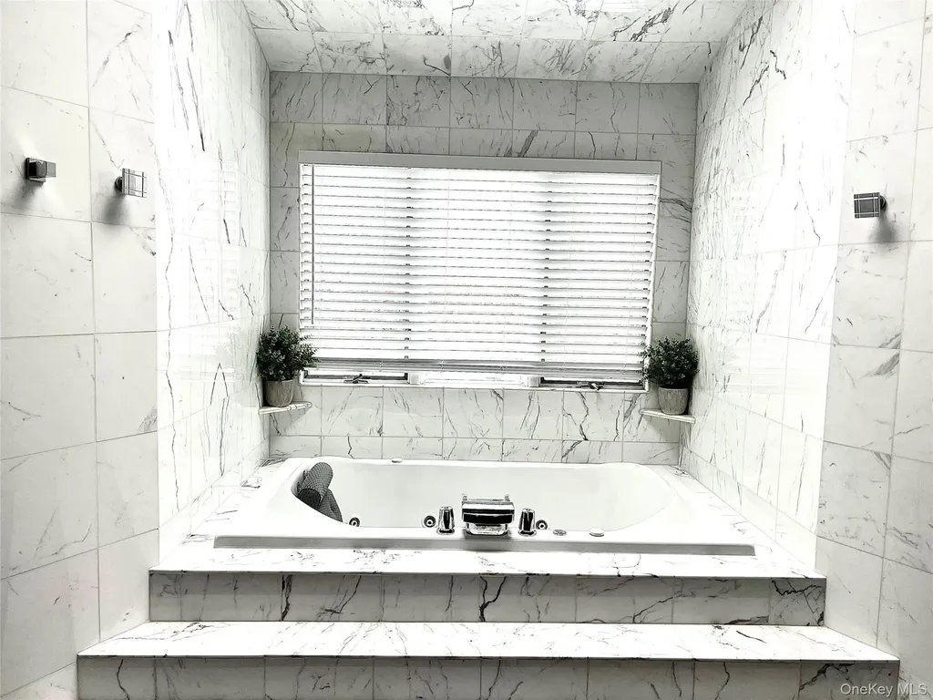 30 Lone Oak Path Smithtown NY 11787