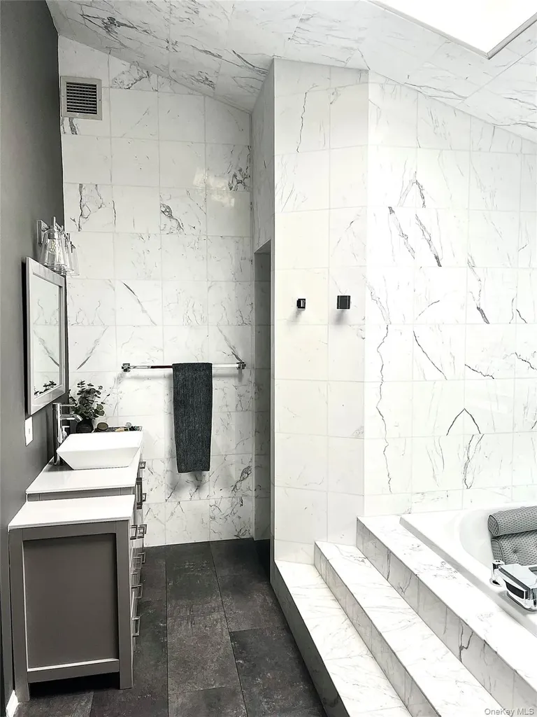30 Lone Oak Path Smithtown NY 11787