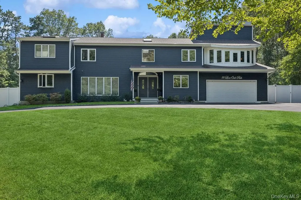 30 Lone Oak Path Smithtown NY 11787