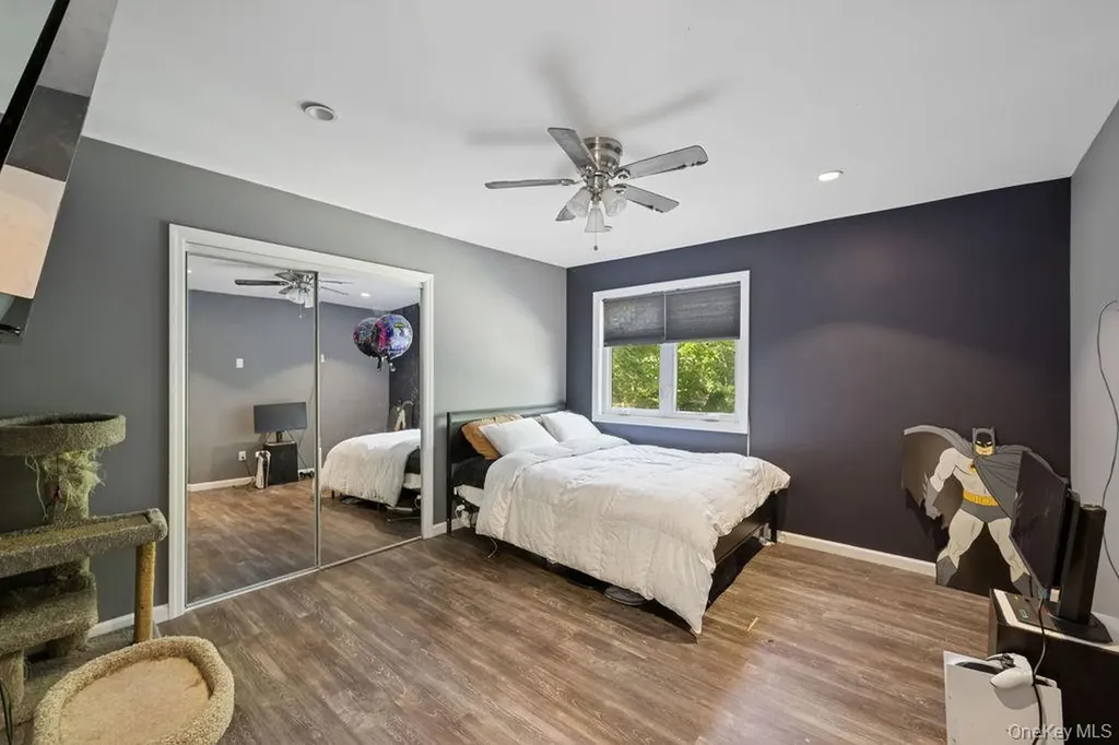 30 Lone Oak Path Smithtown NY 11787