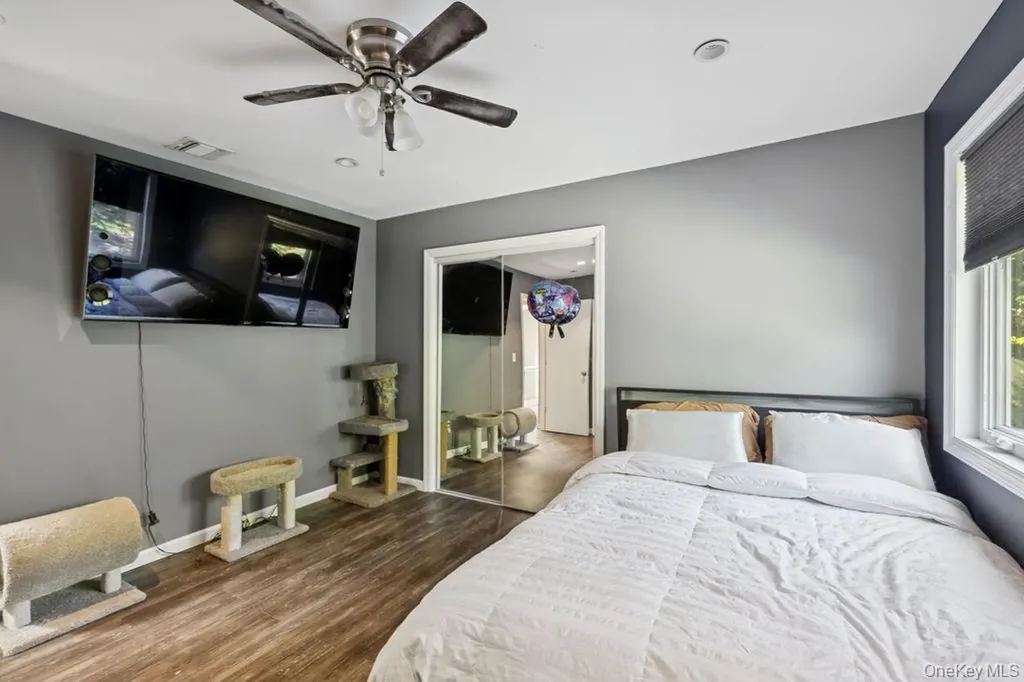 30 Lone Oak Path Smithtown NY 11787