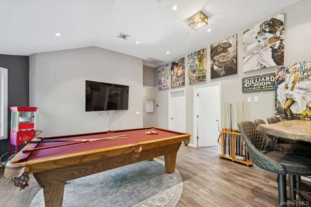 30 Lone Oak Path Smithtown NY 11787