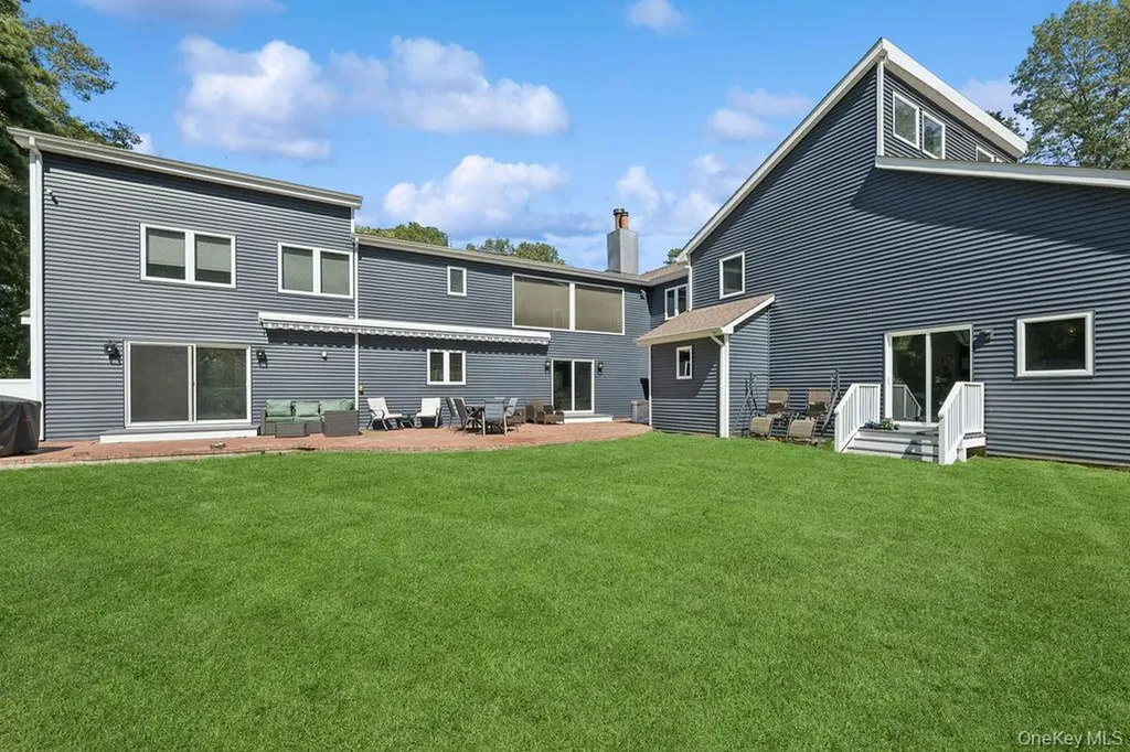 30 Lone Oak Path Smithtown NY 11787