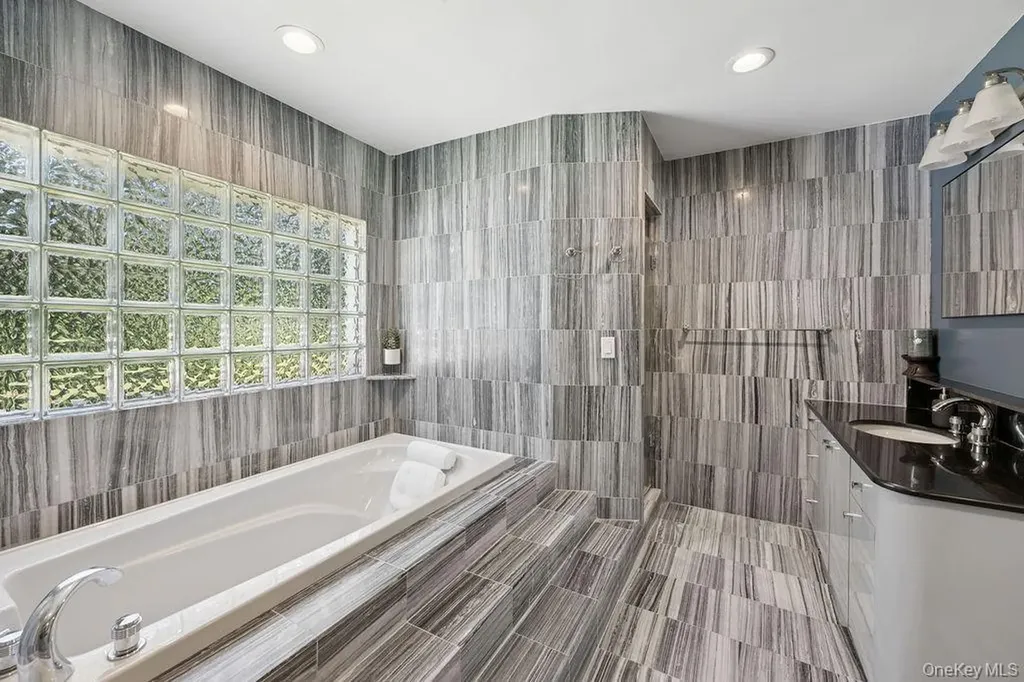 30 Lone Oak Path Smithtown NY 11787