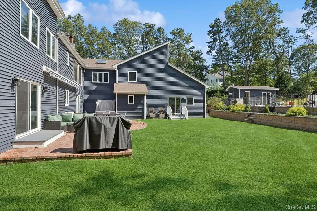 30 Lone Oak Path Smithtown NY 11787