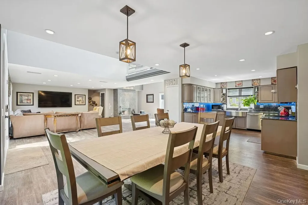 30 Lone Oak Path Smithtown NY 11787