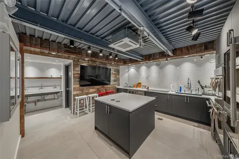 33-09 37th Avenue Long Island City NY 11101