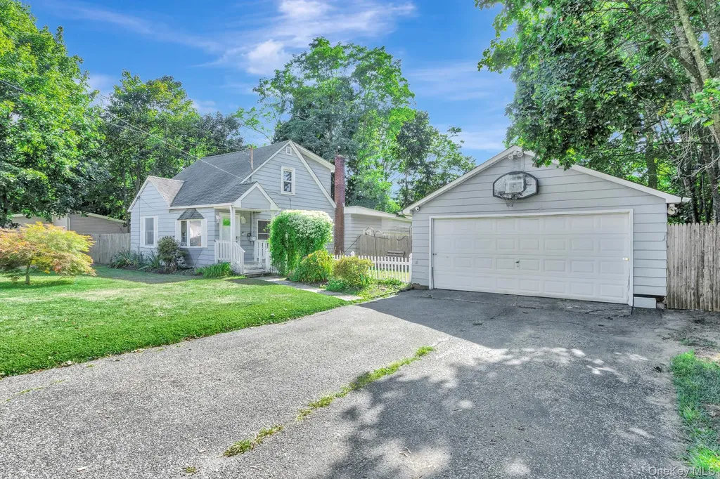 118 Cranberry Drive Mastic Beach NY 11951