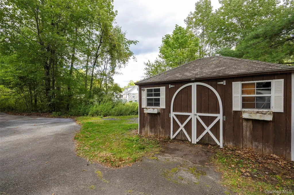 993 State Route 32 Wallkill NY 12589