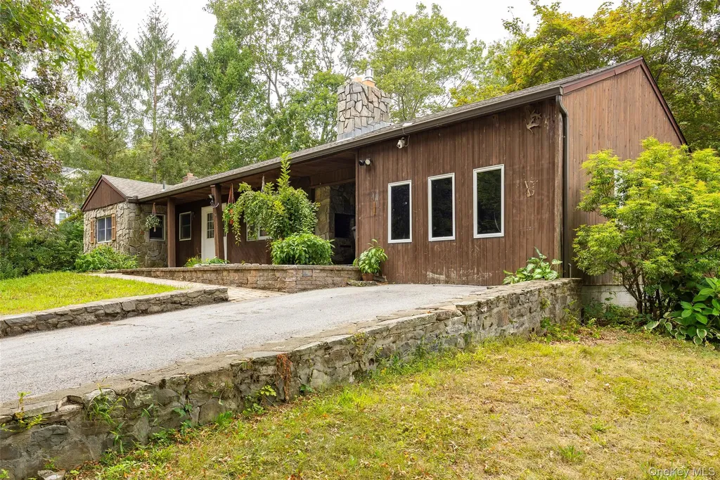 993 State Route 32 Wallkill NY 12589