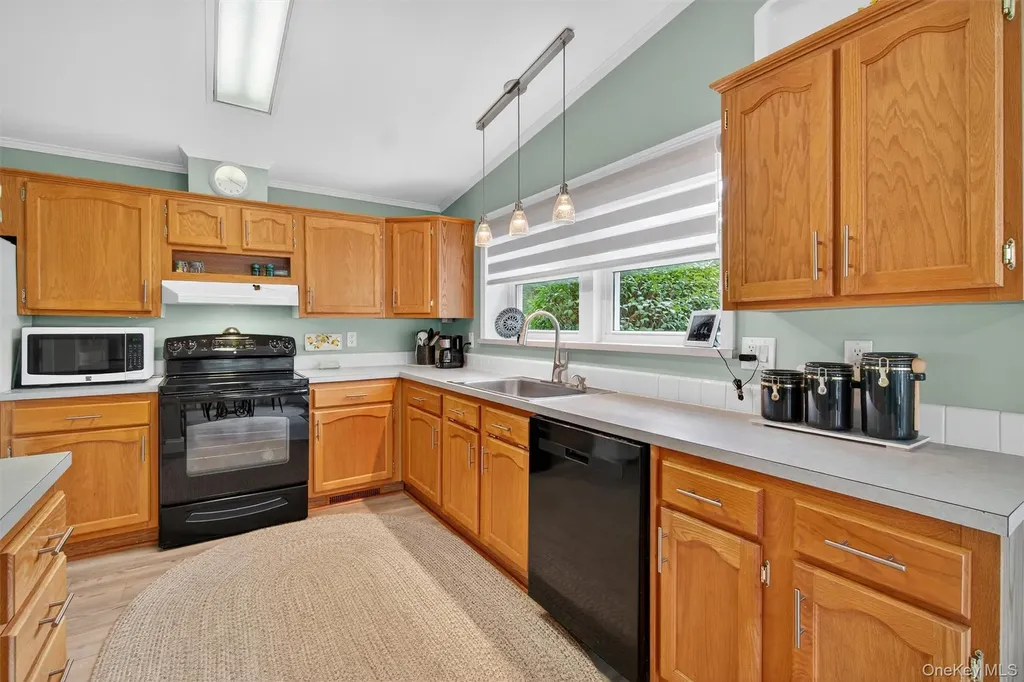 21 Vista Lane Poughkeepsie NY 12603