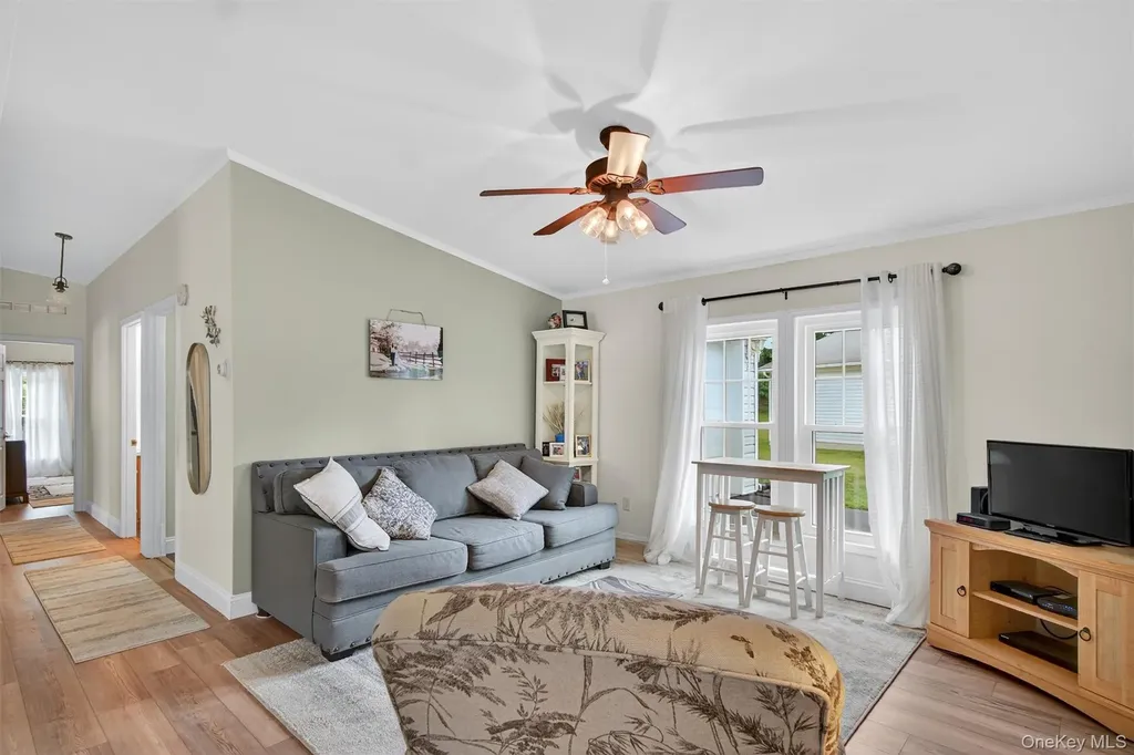 21 Vista Lane Poughkeepsie NY 12603