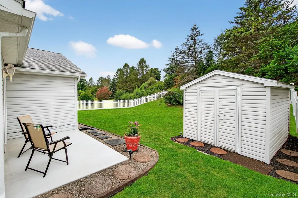 21 Vista Lane Poughkeepsie NY 12603