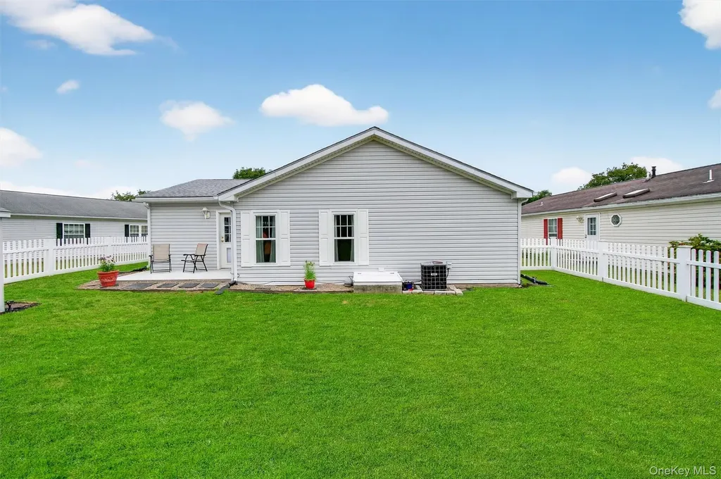 21 Vista Lane Poughkeepsie NY 12603