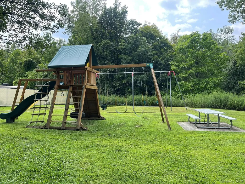 21 Vista Lane Poughkeepsie NY 12603