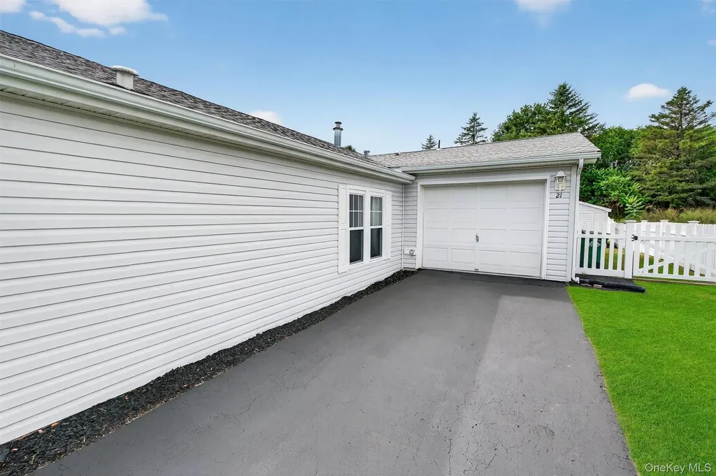 21 Vista Lane Poughkeepsie NY 12603