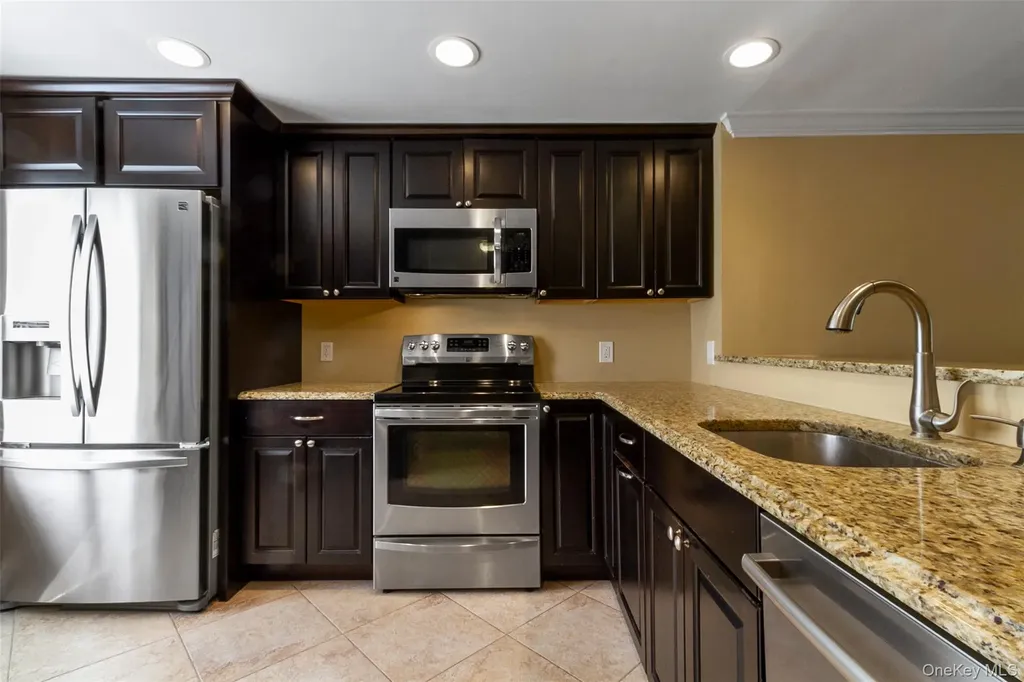 1001 Williamsburg Drive Mahopac NY 10541