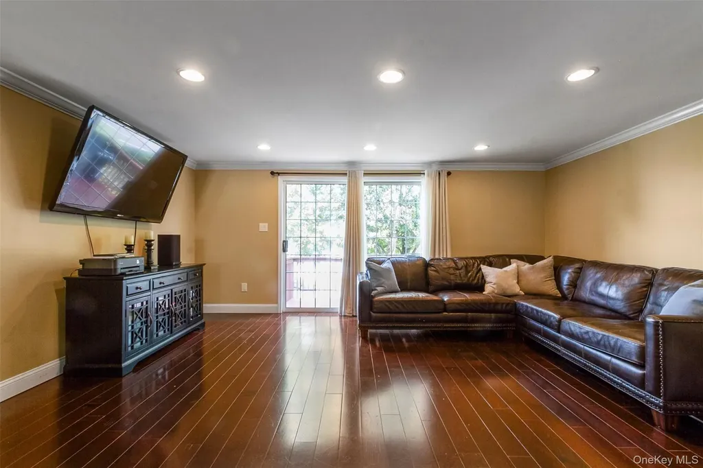 1001 Williamsburg Drive Mahopac NY 10541