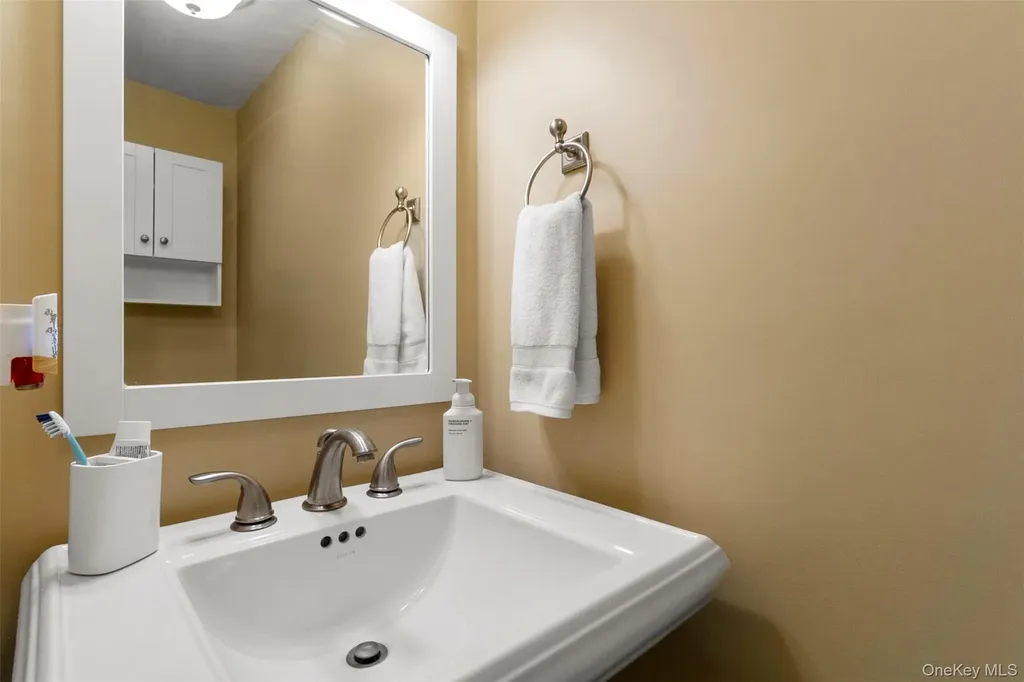 1001 Williamsburg Drive Mahopac NY 10541