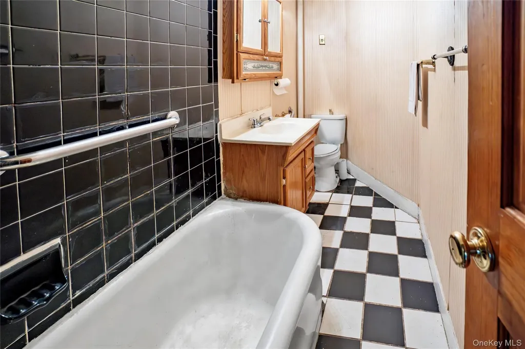 596 Hancock Street Brooklyn NY 11233