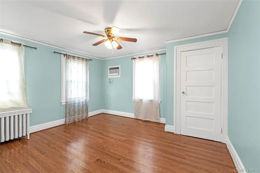 24 Walnut Street Westbury NY 11590