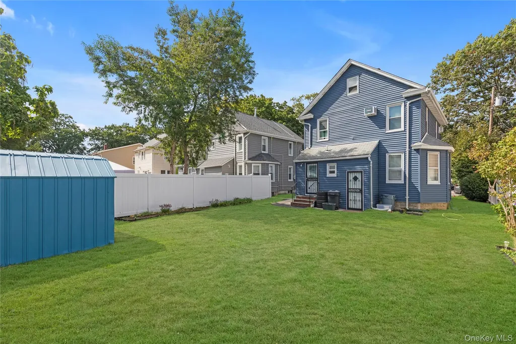 24 Walnut Street Westbury NY 11590