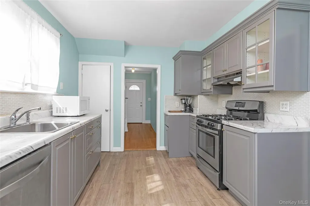 24 Walnut Street Westbury NY 11590