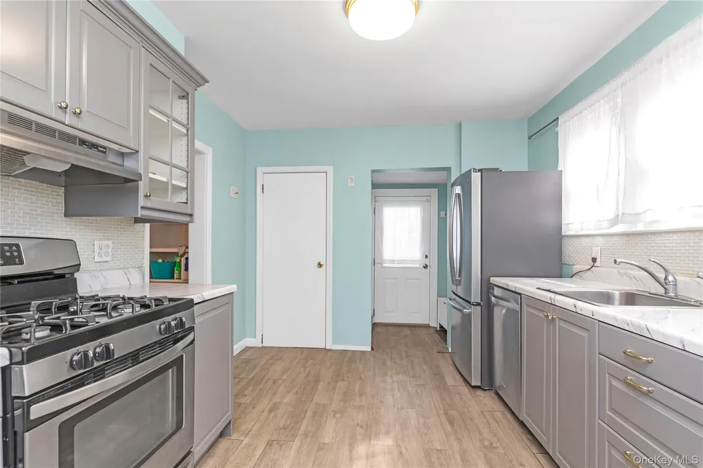 24 Walnut Street Westbury NY 11590