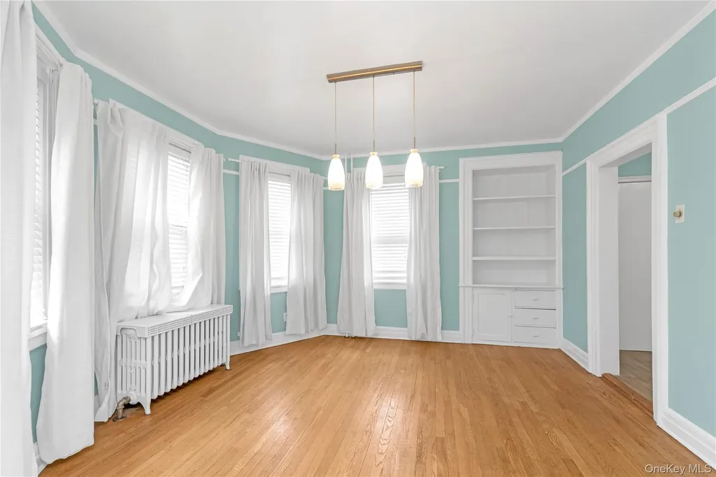 24 Walnut Street Westbury NY 11590
