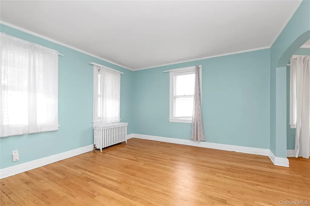 24 Walnut Street Westbury NY 11590