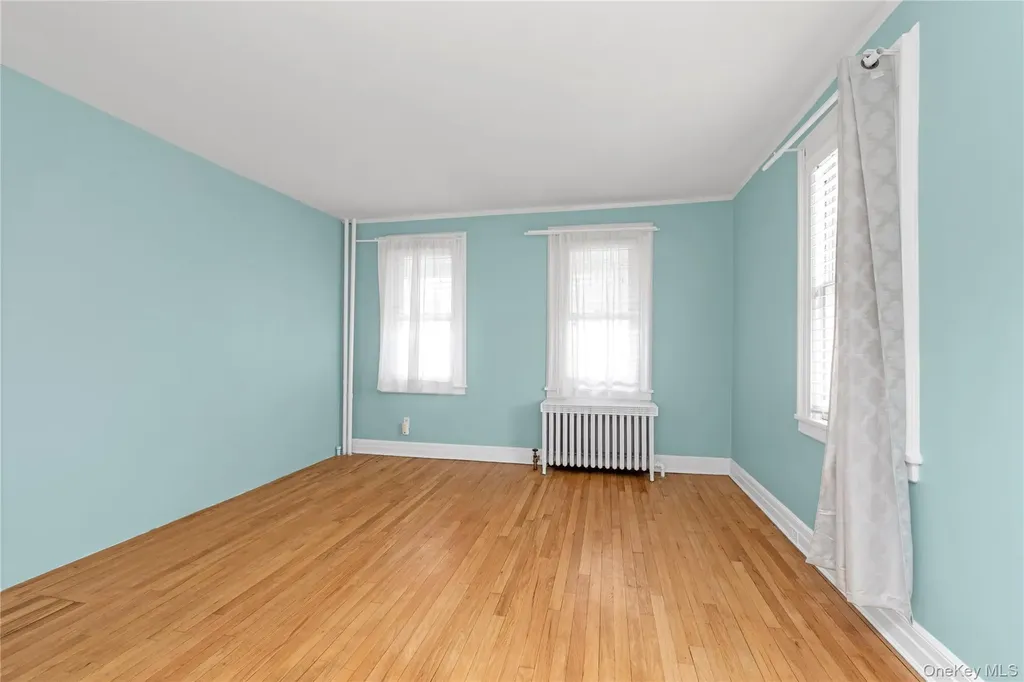 24 Walnut Street Westbury NY 11590