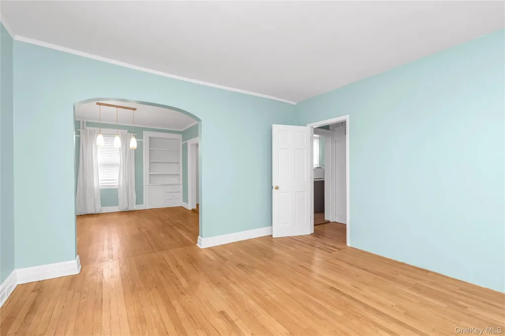 24 Walnut Street Westbury NY 11590