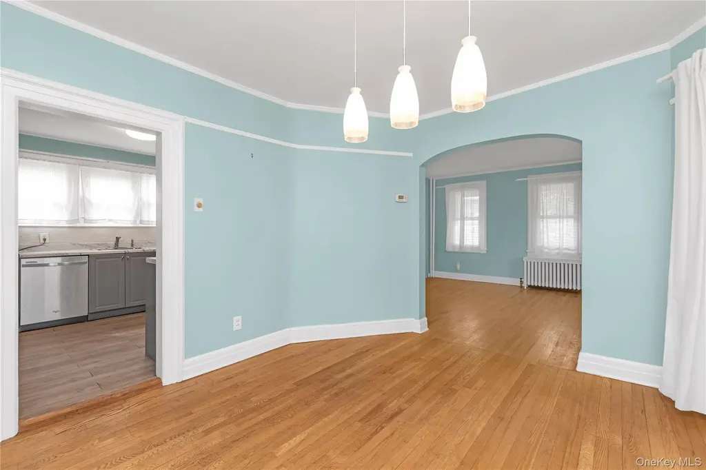 24 Walnut Street Westbury NY 11590