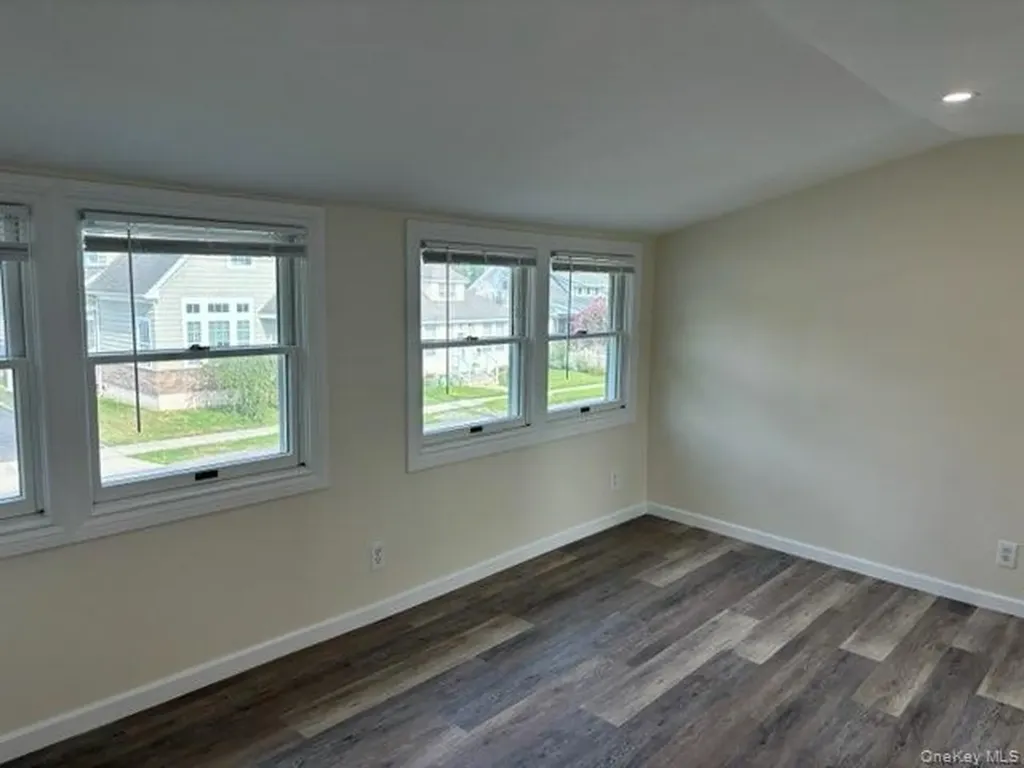 10 Auburn Avenue Bay Shore NY 11706