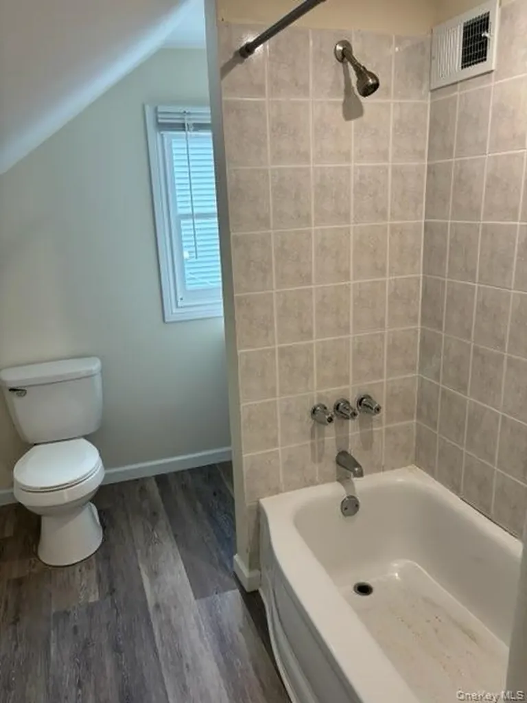 10 Auburn Avenue Bay Shore NY 11706