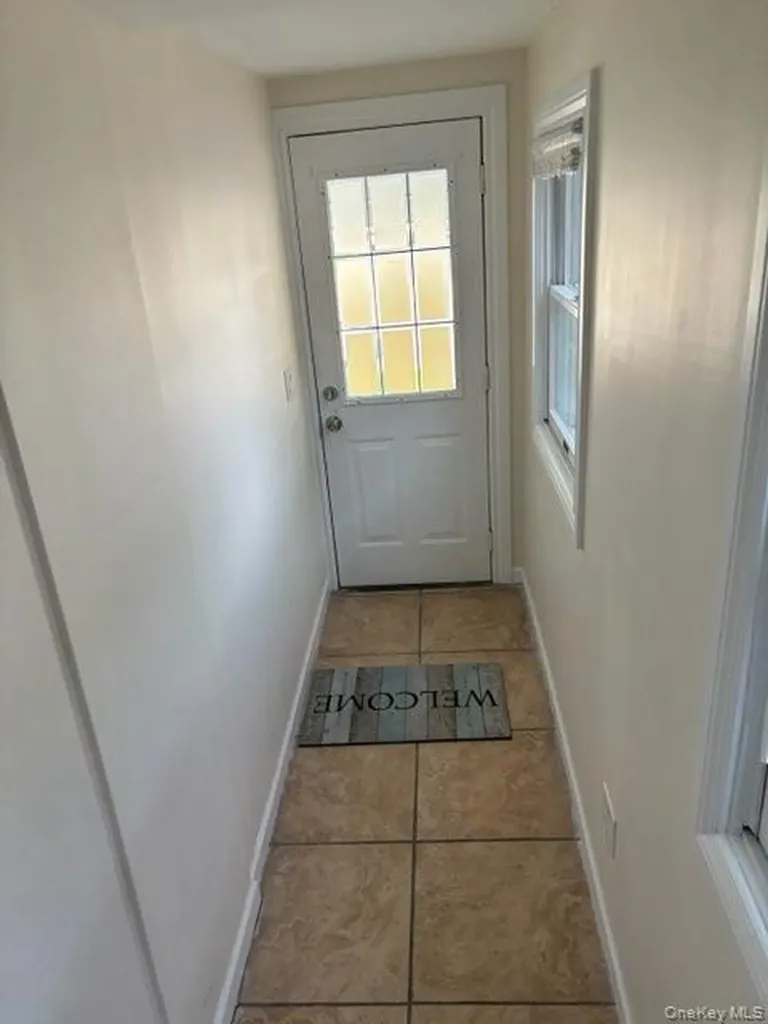 10 Auburn Avenue Bay Shore NY 11706
