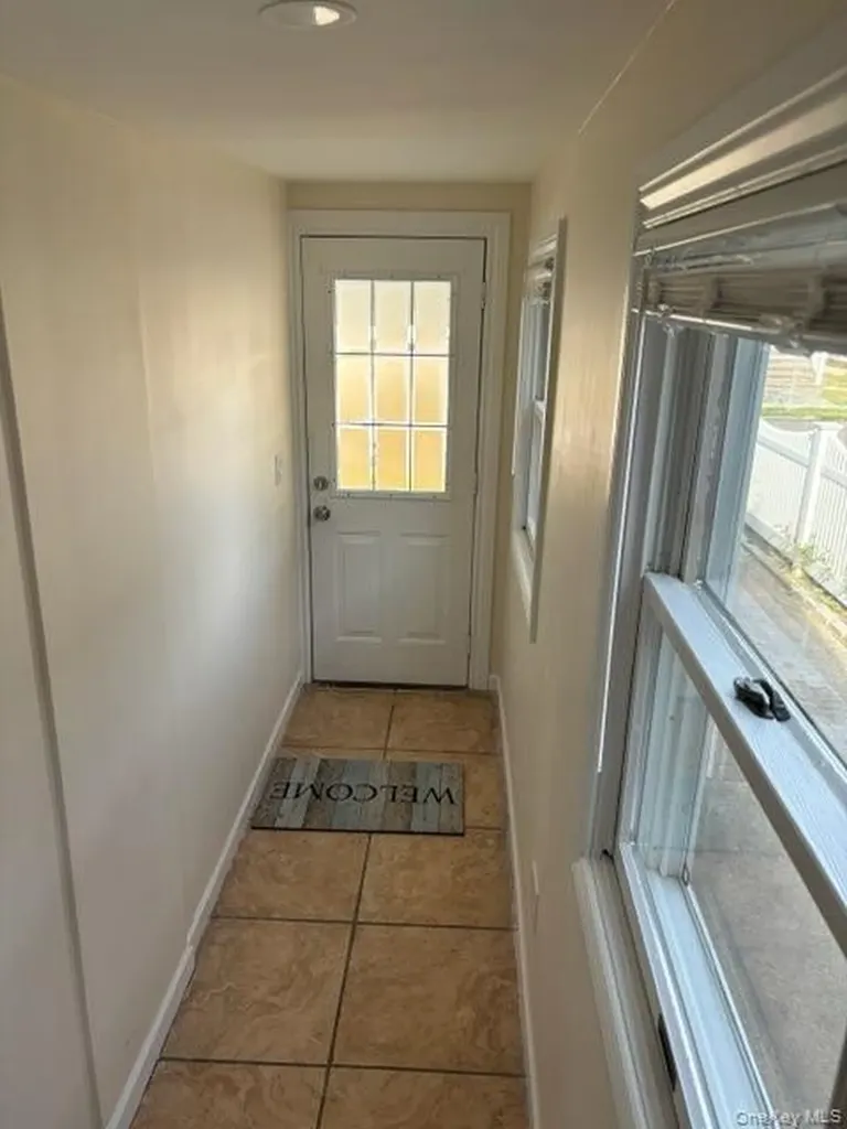 10 Auburn Avenue Bay Shore NY 11706