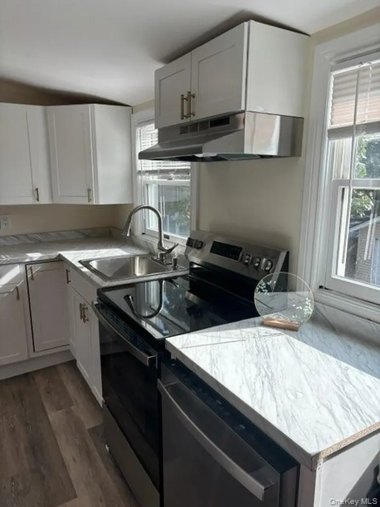 10 Auburn Avenue Bay Shore NY 11706