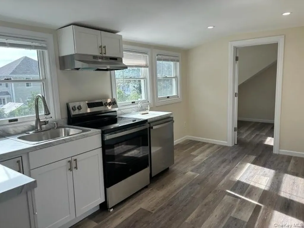 10 Auburn Avenue Bay Shore NY 11706