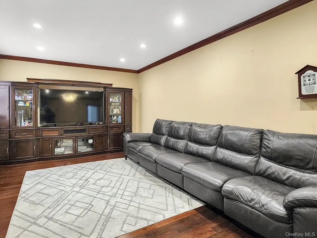 66-10 149th Street Flushing NY 11367