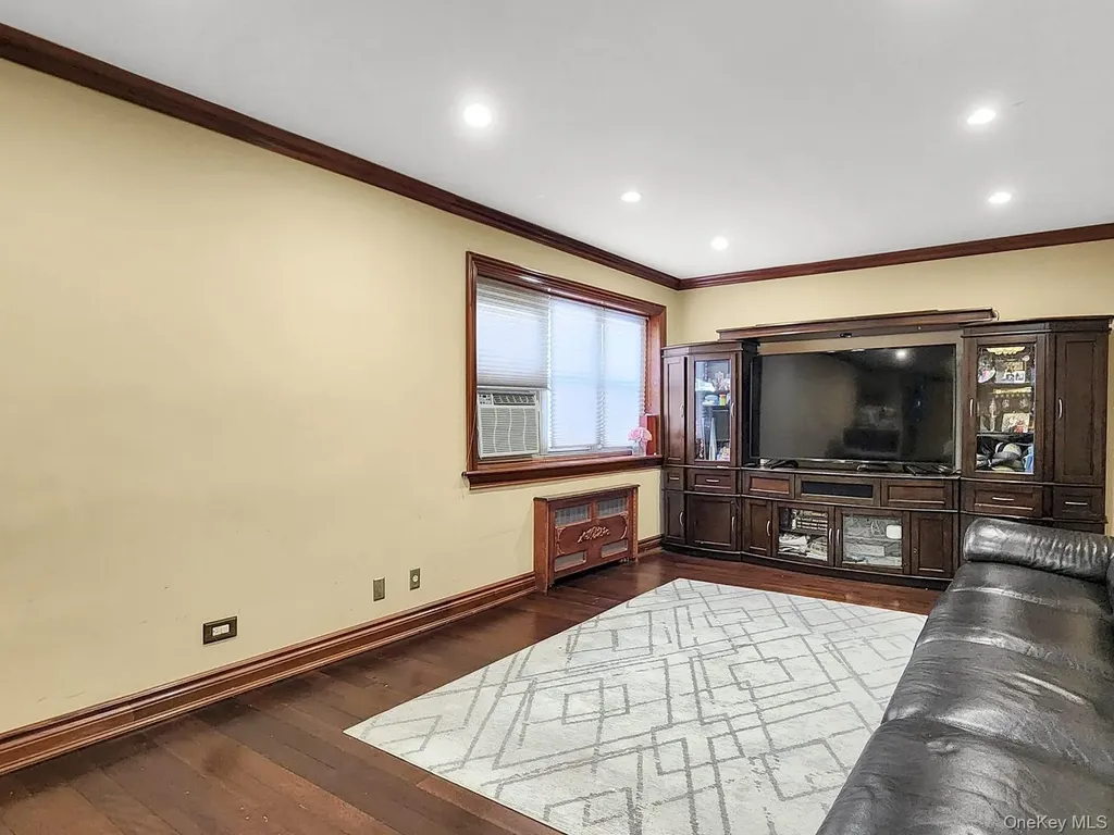 66-10 149th Street Flushing NY 11367