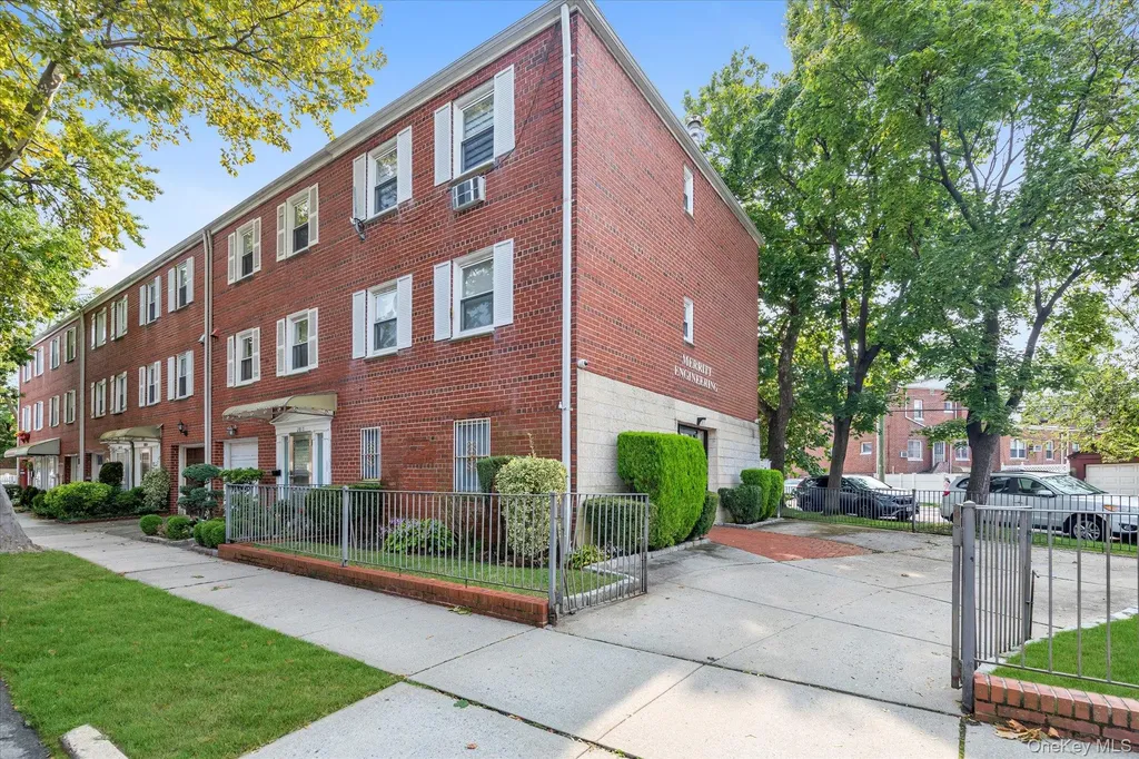 28-15 Bayside Lane Flushing NY 11358