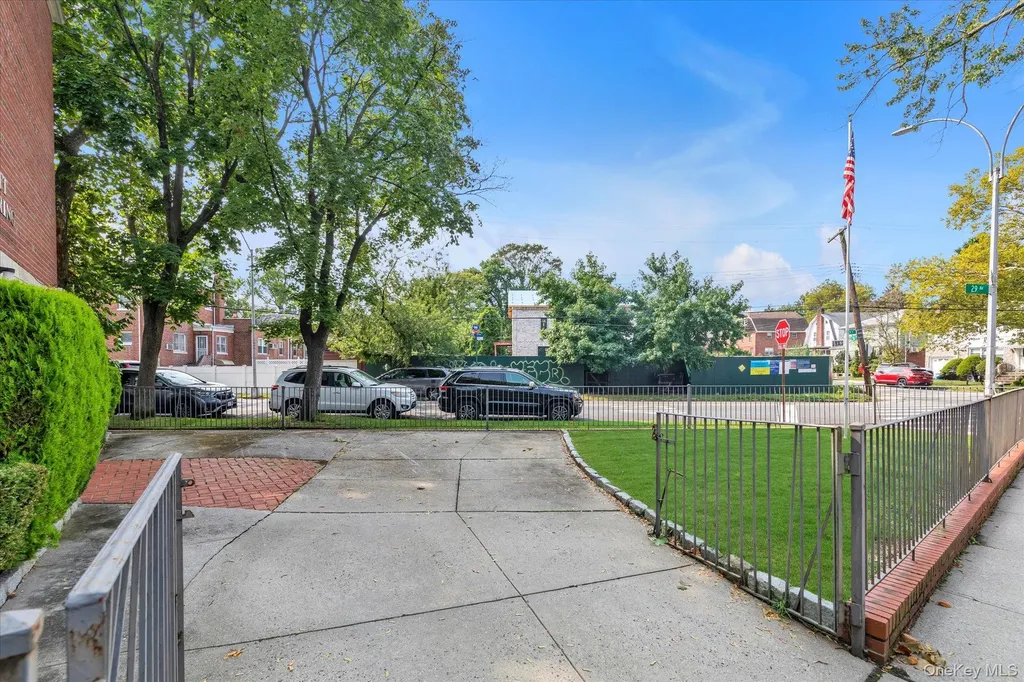 28-15 Bayside Lane Flushing NY 11358