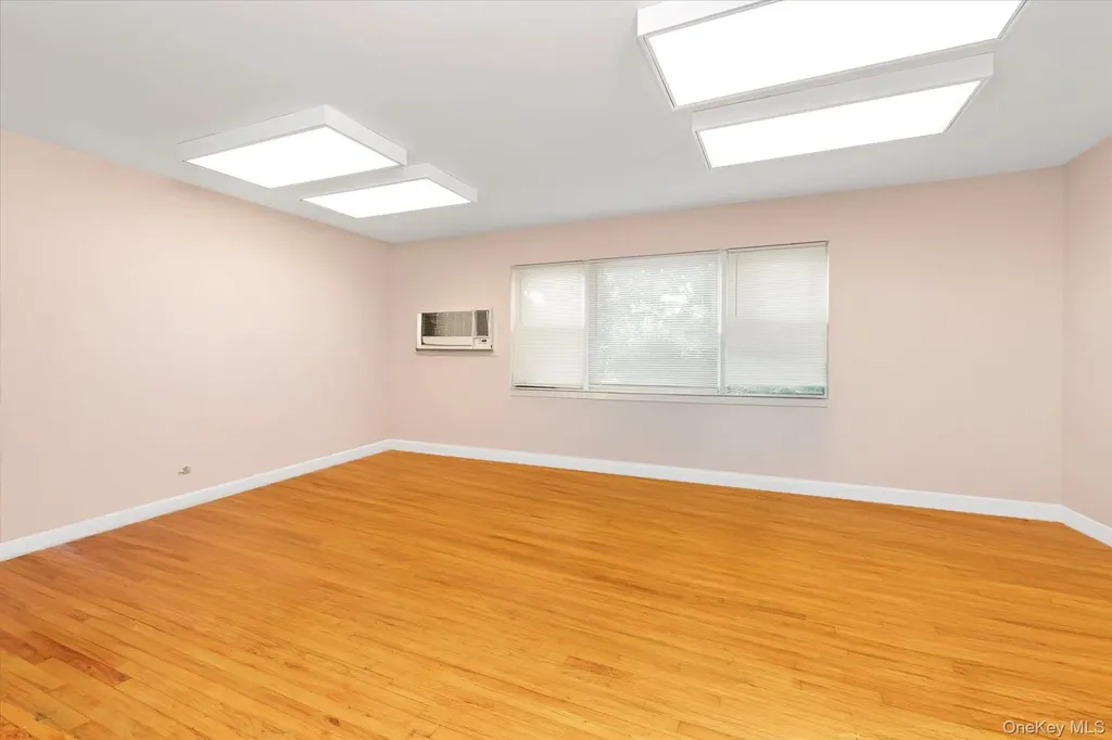 28-15 Bayside Lane Flushing NY 11358